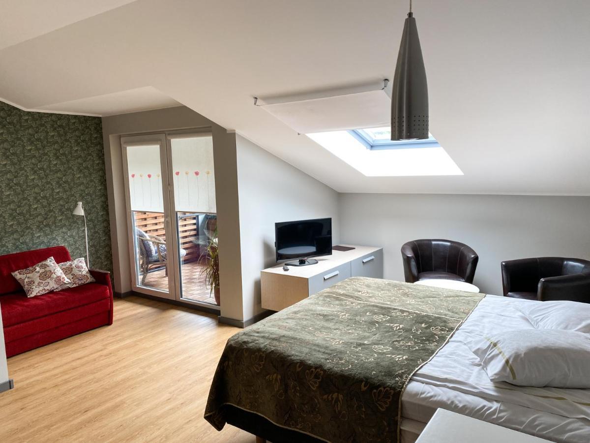 Kuressaare Tallinn Street Apartments エクステリア 写真