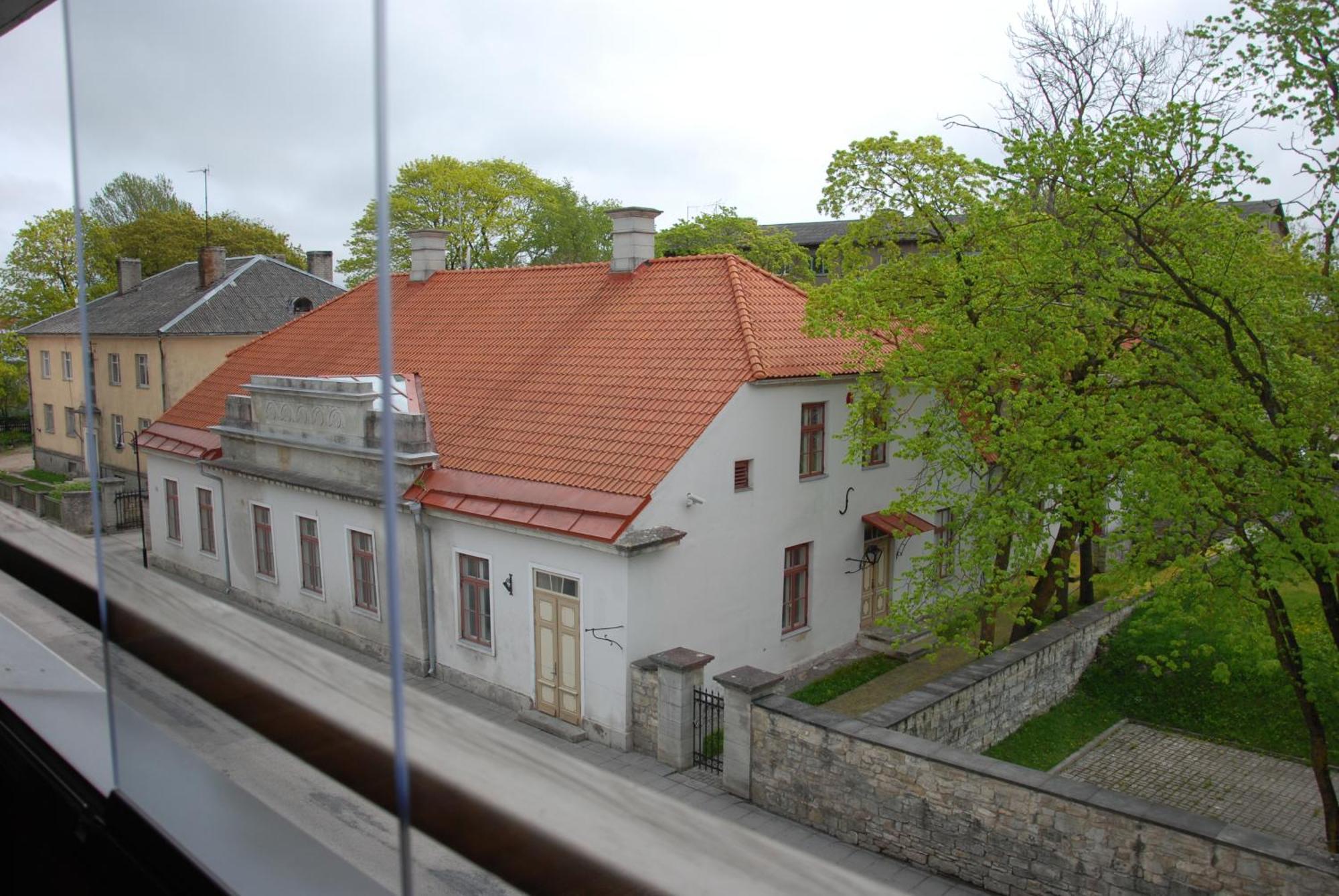 Kuressaare Tallinn Street Apartments エクステリア 写真